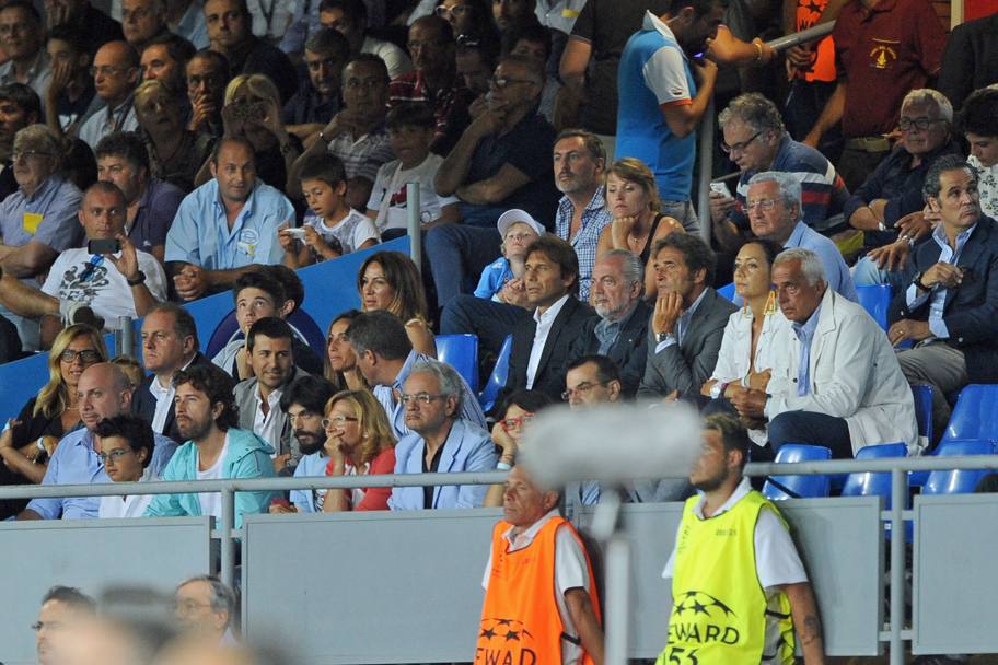 Sulle tribune dello stadio San Paolo ha fatto il suo esordio come c.t. della Nazionale italiana il tecnico Antonio Conte, seduto accanto al presidente De Laurentiis